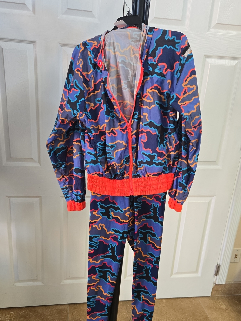 Rare Stella Mc Cartney Neon Camo Two-Piece Athletic Set - Navy & Neon Pink